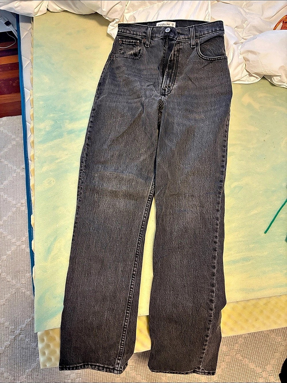 Abercrombie & Fitch Ultra High Rise 90s Straight Jean Women's Straight Leg Jeans